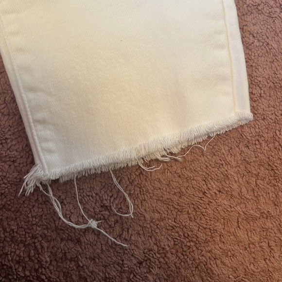 Ladies White Levi’s Jeans! - Picture 4 of 4